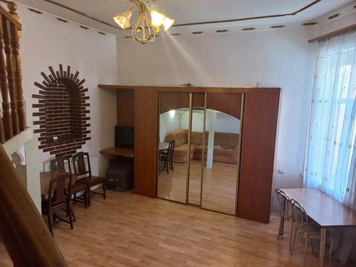 Apartament затишна в центрі